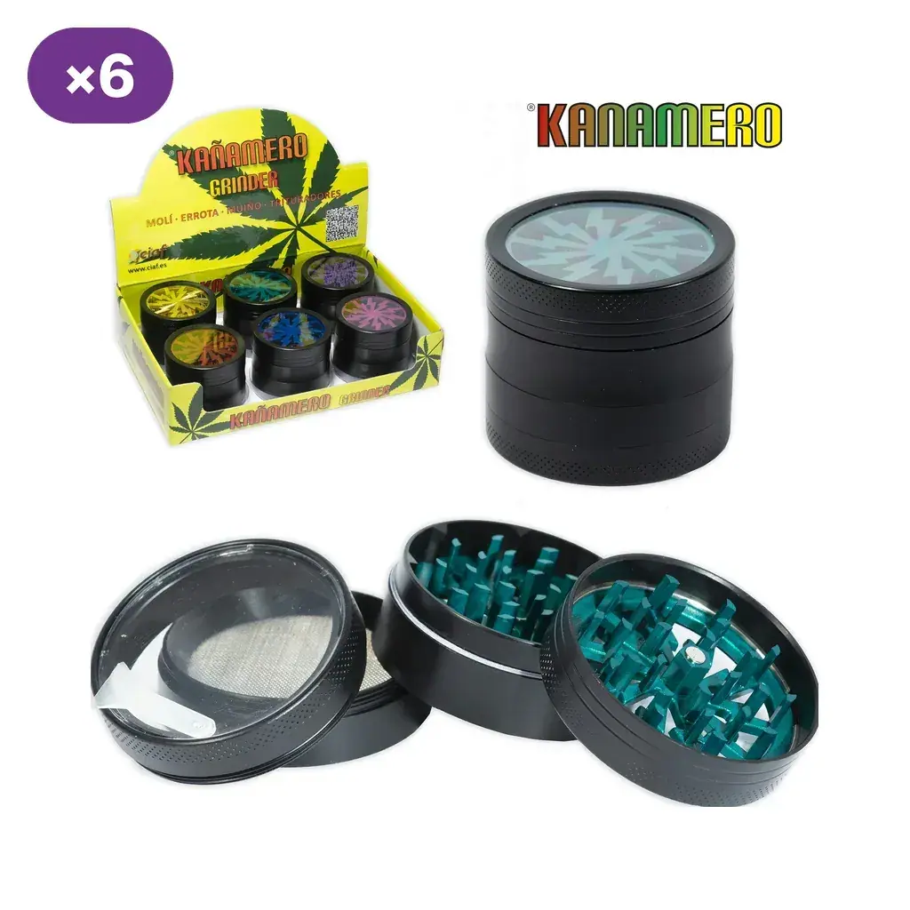 Grinder Kanamero negro cerrado y desmontado, con dientes turquesas y malla, junto a un expositor con seis diseños de colores.