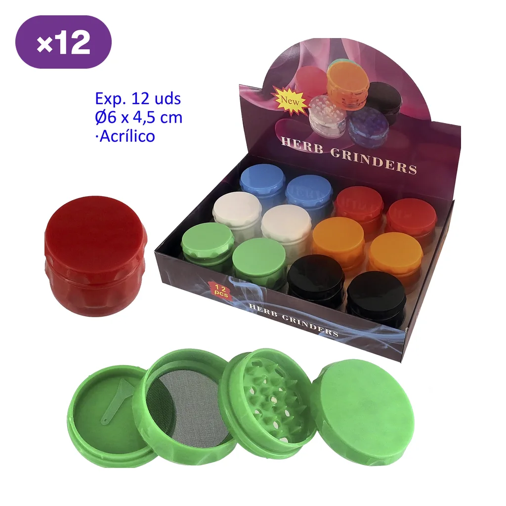 Grinders acrílicos Herb Grinders de varios colores en expositor, con una unidad roja cerrada y otra verde desmontada con dientes y tamiz.