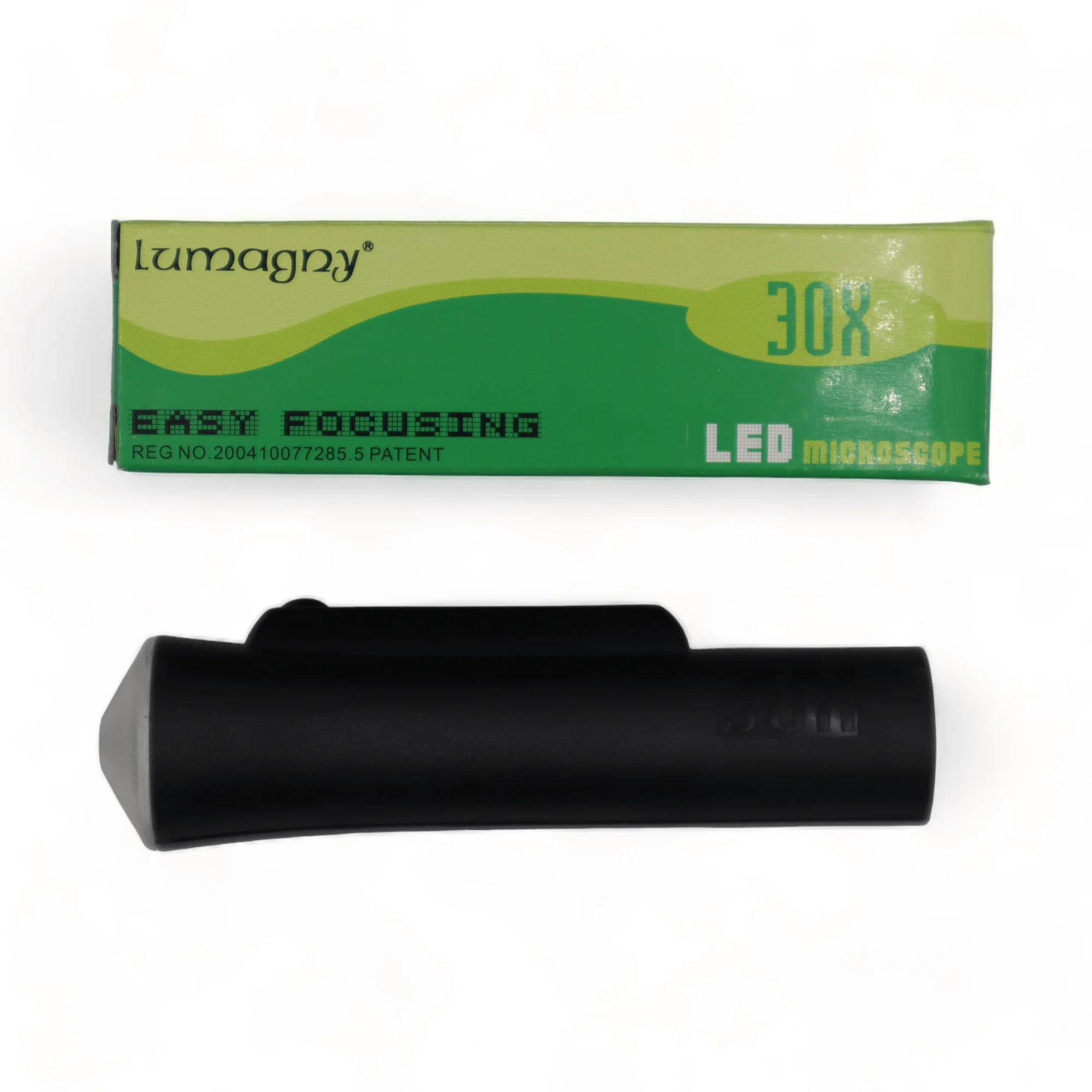 Microscopio LED Lumagny negro junto a su caja verde, rotulada con «30X», «Easy Focusing» y «LED Microscope».