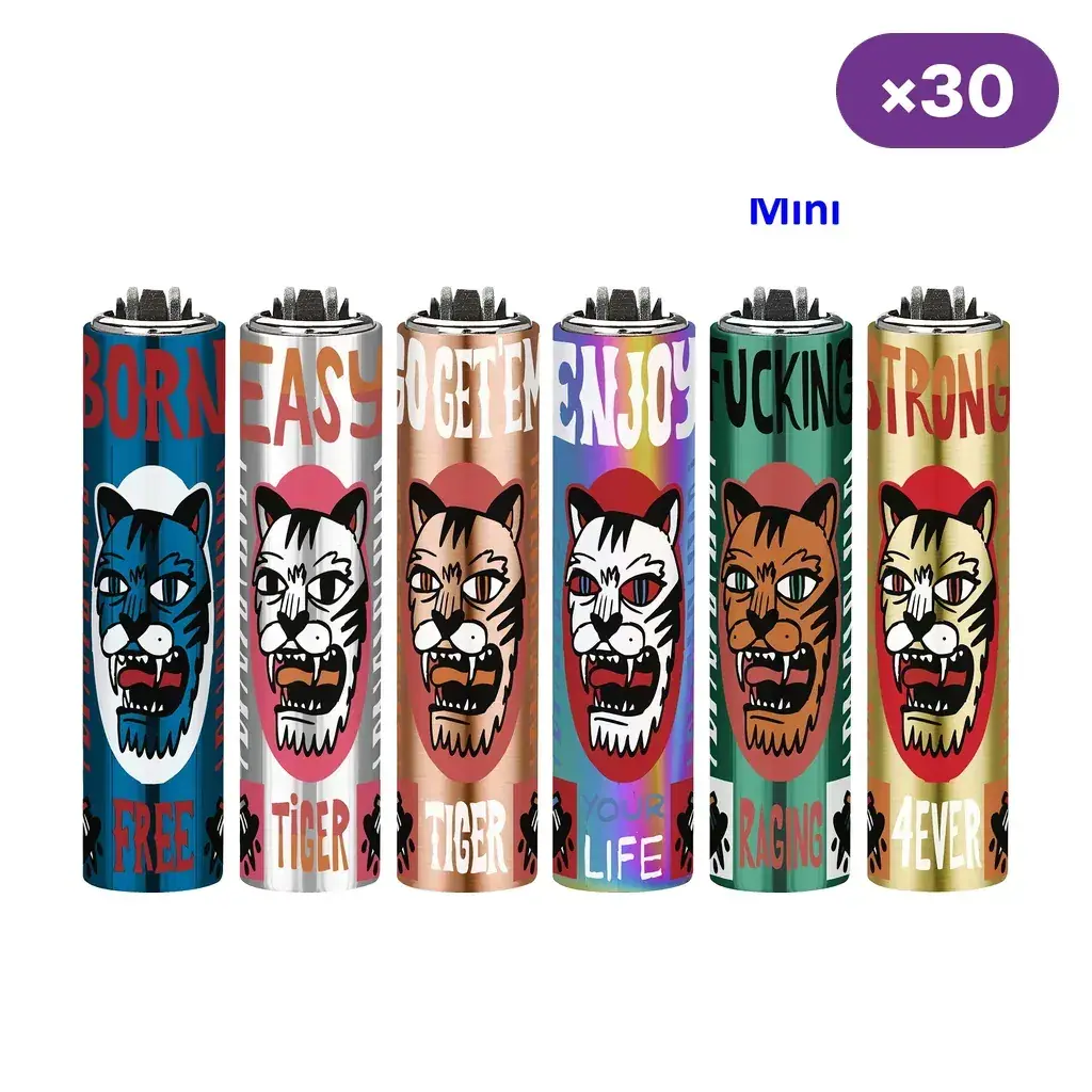 Selección de encendedores Clipper Mini con diseños de felinos, fondos de distintos colores y frases; distintivo de 30 unidades.