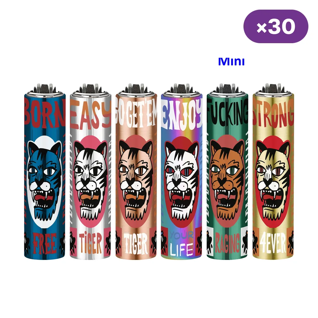 Selección de encendedores Clipper Mini con diseños de felinos, fondos de distintos colores y frases; distintivo de 30 unidades.