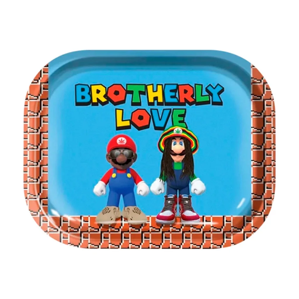Bandeja Brotherly Love de fondo azul y borde con dibujo de ladrillos, decorada con personajes de dibujos con gorra y sombrero de colores.