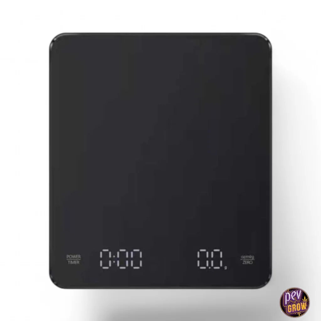 Báscula digital negra de superficie cuadrada y esquinas redondeadas, con indicadores de temporizador y peso en el borde inferior.