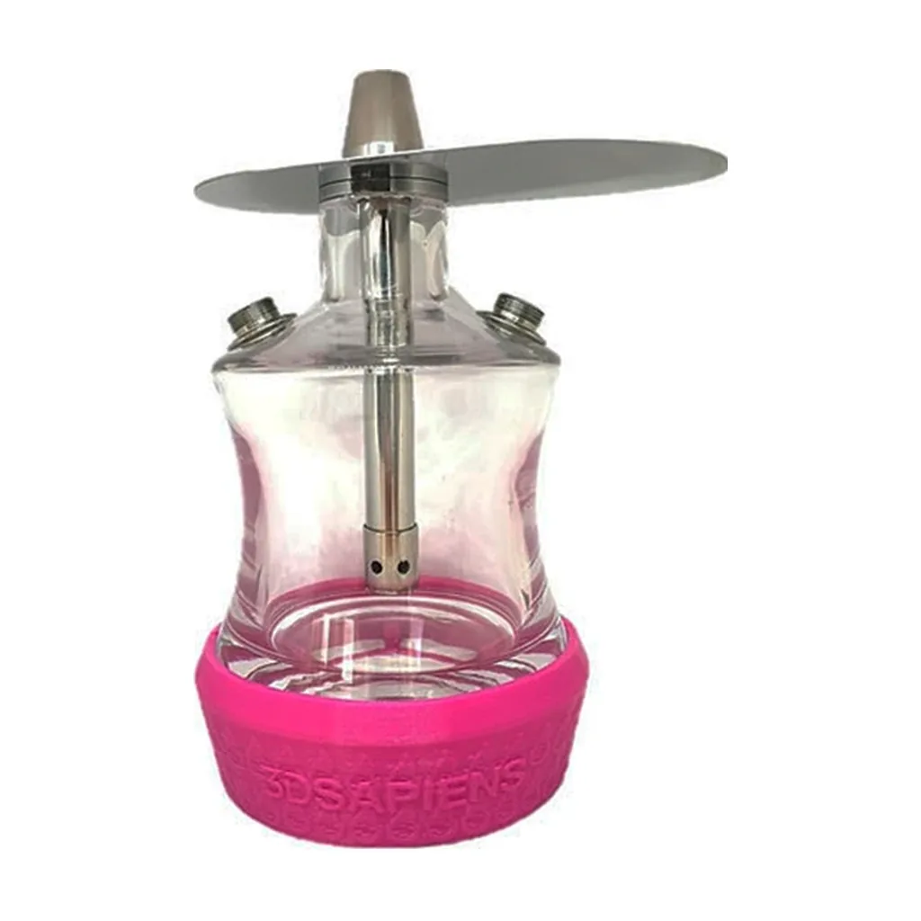 Base magenta montada bajo el recipiente transparente de una cachimba, con tubo central y bandeja superior gris, sobre fondo blanco. Base magenta montada bajo el recipiente transparente de una cachimba, con tubo central y bandeja superior gris, sobre fondo blanco.