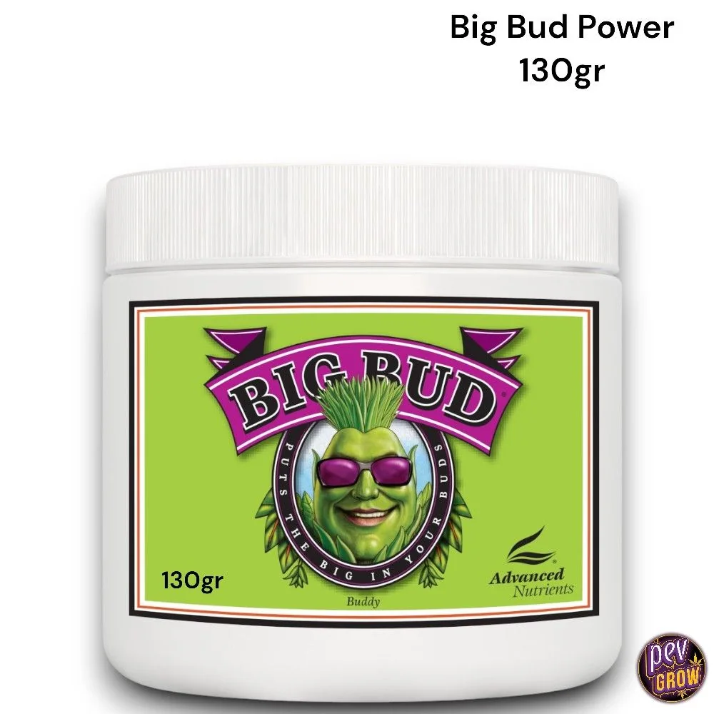 Bote blanco de Big Bud de Advanced Nutrients, con tapa estriada, etiqueta verde y morada y contenido indicado de 130 g. Bote blanco de Big Bud de Advanced Nutrients, con tapa estriada, etiqueta verde y morada y contenido indicado de 130 g.