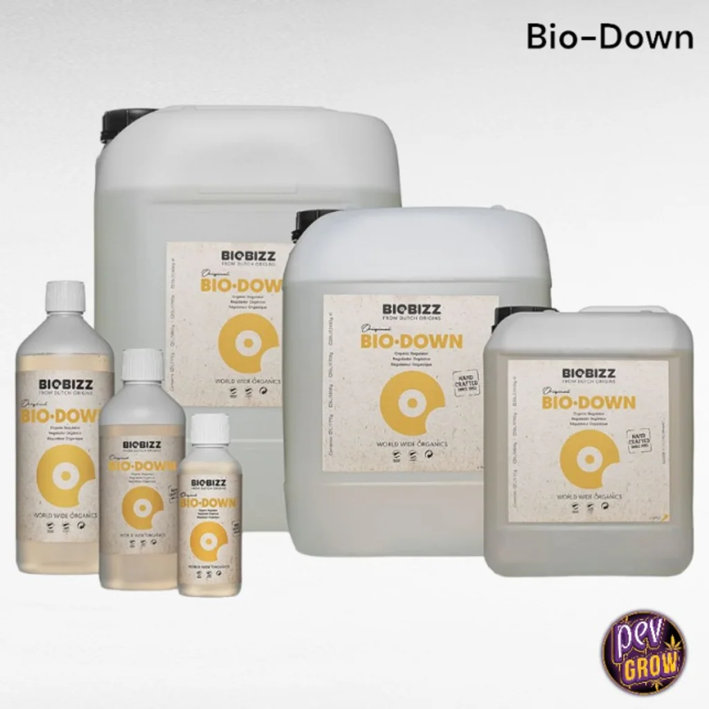 Selección de botellas y garrafas BioBizz Bio·Down de distintos tamaños, con etiquetas claras y detalles amarillos sobre fondo blanco.