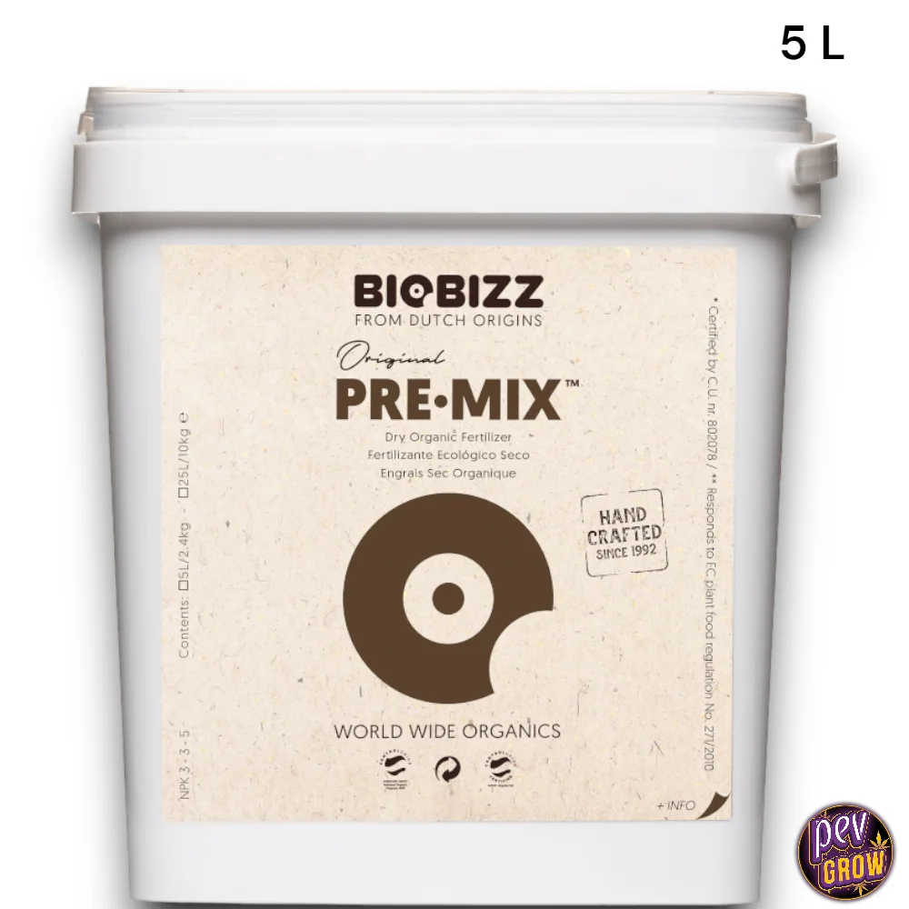 Cubo blanco con tapa de BioBizz Pre·Mix, con etiqueta beige de fertilizante orgánico seco e indicación de 5 L sobre fondo blanco. Cubo blanco con tapa de BioBizz Pre·Mix, con etiqueta beige de fertilizante orgánico seco e indicación de 5 L sobre fondo blanco.