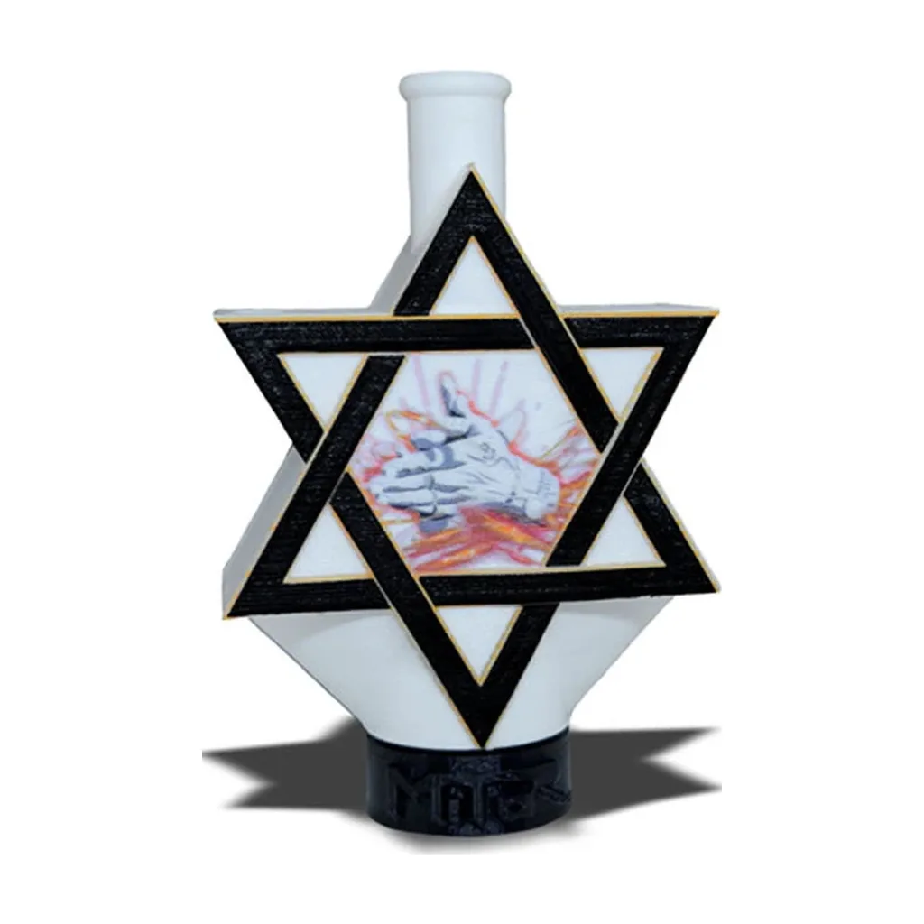 Boquilla 3D Estrella Camarón blanca con estrella de seis puntas en negro y bordes dorados, ilustración central de manos y base negra.