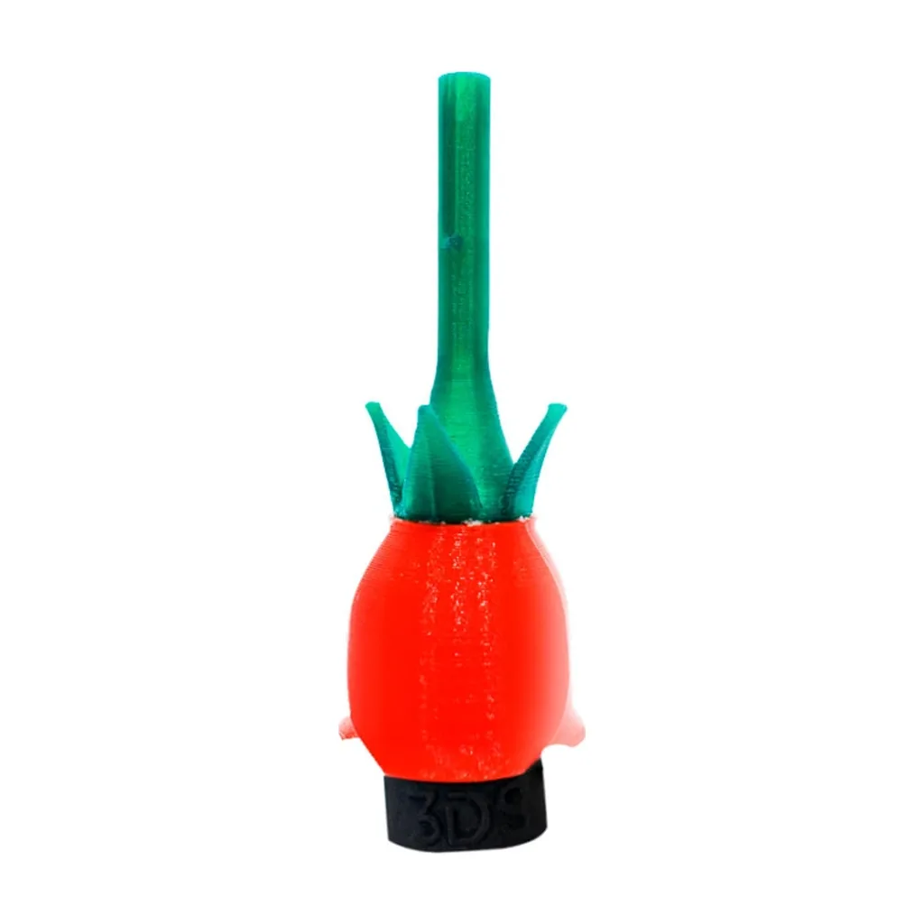 Boquilla 3D con forma de rosa roja, tubo verde alargado, sépalos puntiagudos y base negra sobre fondo blanco. Boquilla 3D con forma de rosa roja, tubo verde alargado, sépalos puntiagudos y base negra sobre fondo blanco.