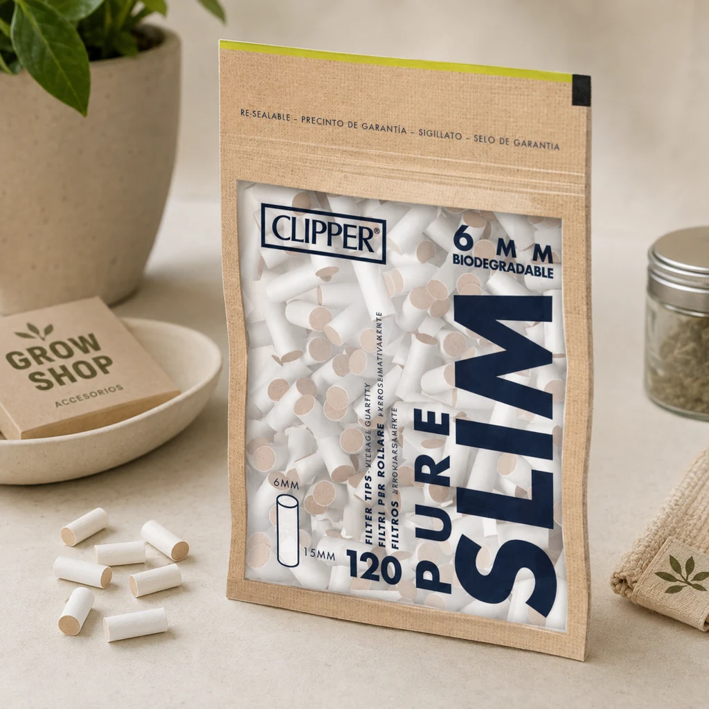 Bolsa Clipper Pure Slim con ventana que muestra filtros blancos y rótulo de 120 unidades; varios filtros sueltos sobre la mesa.
