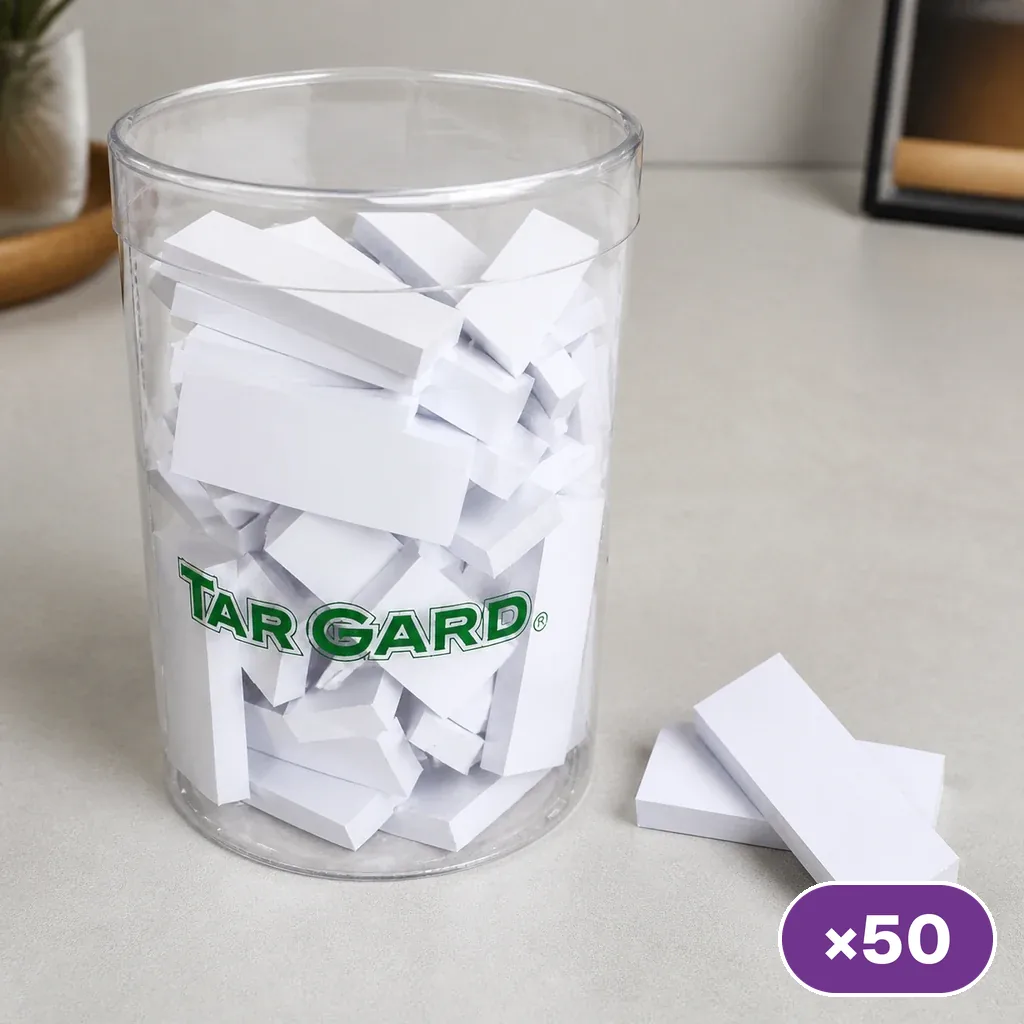 Bote transparente Tar Gard lleno de libritos blancos de tips, con varias unidades sobre la mesa y distintivo de 50 unidades.
