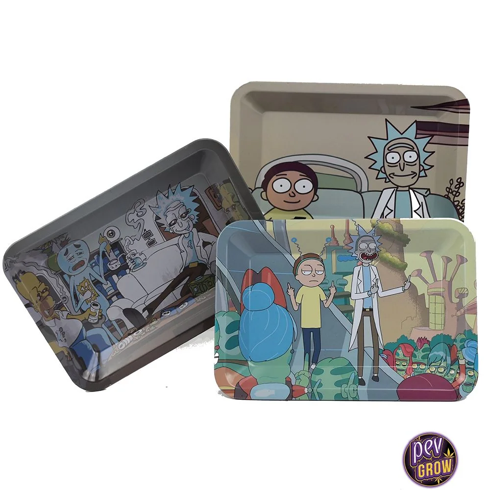 Selección de bandejas para liar con distintos diseños de Rick y Morty, bordes elevados y escenas de los personajes sobre fondo blanco.