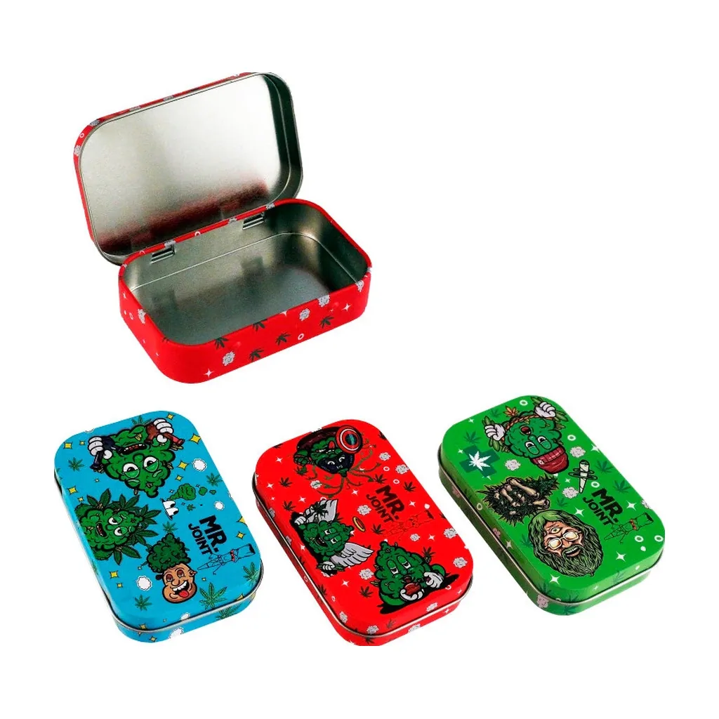 Cajitas metálicas con diseños de personajes y hojas de cannabis en azul, rojo y verde, y una roja abierta con interior plateado.