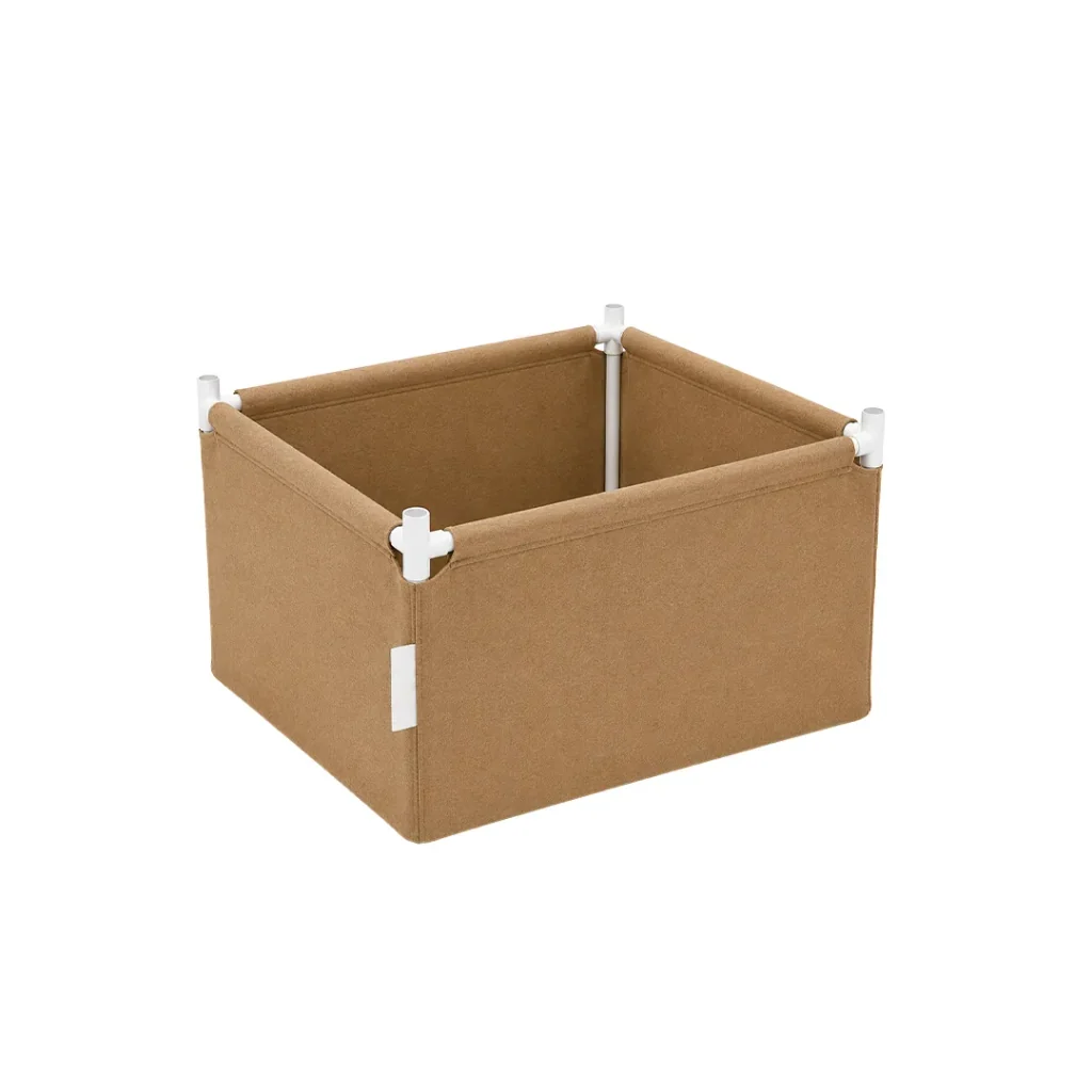 Cama de cultivo Grow Bed Neptune vacía, de paredes marrones y estructura blanca de PVC visible en las esquinas, sobre fondo blanco. Cama de cultivo Grow Bed Neptune vacía, de paredes marrones y estructura blanca de PVC visible en las esquinas, sobre fondo blanco.