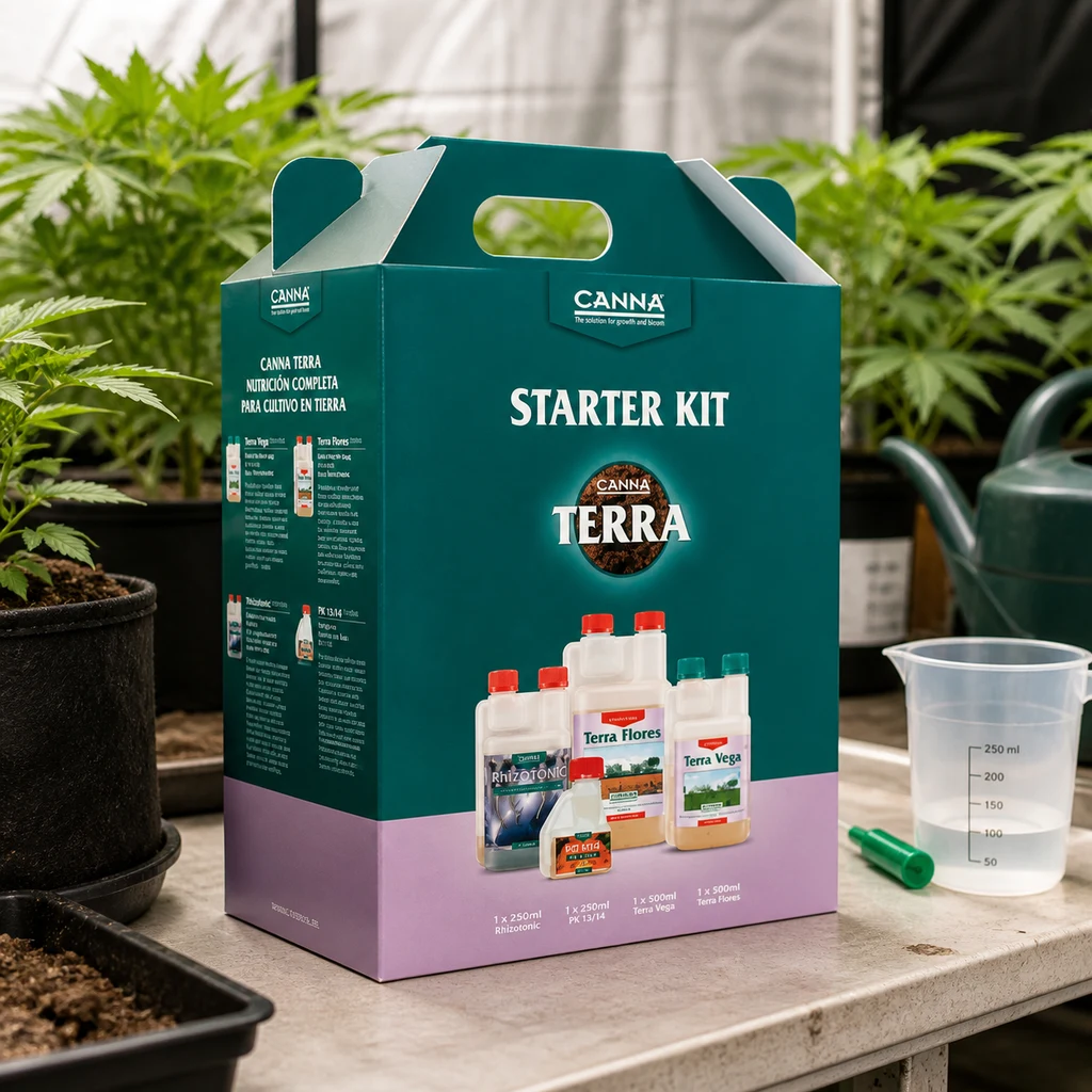Caja CANNA Terra Starter Kit sobre una mesa de cultivo, junto a un vaso graduado, una regadera y plantas al fondo. Caja CANNA Terra Starter Kit sobre una mesa de cultivo, junto a un vaso graduado, una regadera y plantas al fondo.