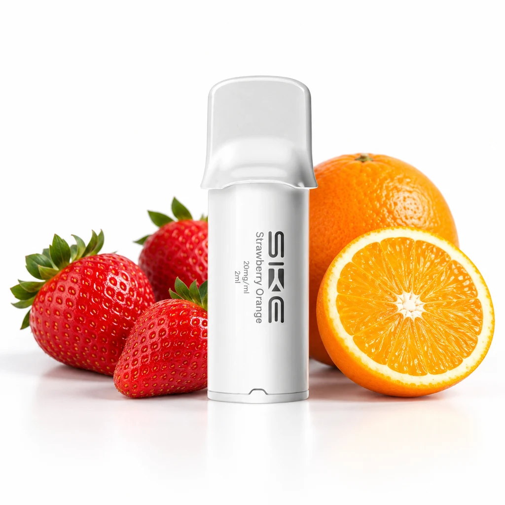 Dispositivo blanco SKE con texto Strawberry Orange y boquilla translúcida, rodeado de fresas y una naranja entera y otra cortada.