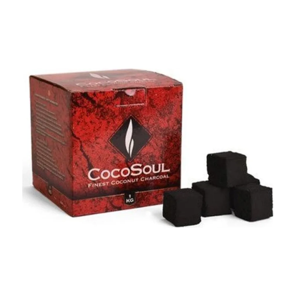 Caja roja de carbón Cocosoul con la indicación de 1 kg, acompañada de varios cubos negros sobre fondo blanco. Caja roja de carbón Cocosoul con la indicación de 1 kg, acompañada de varios cubos negros sobre fondo blanco.