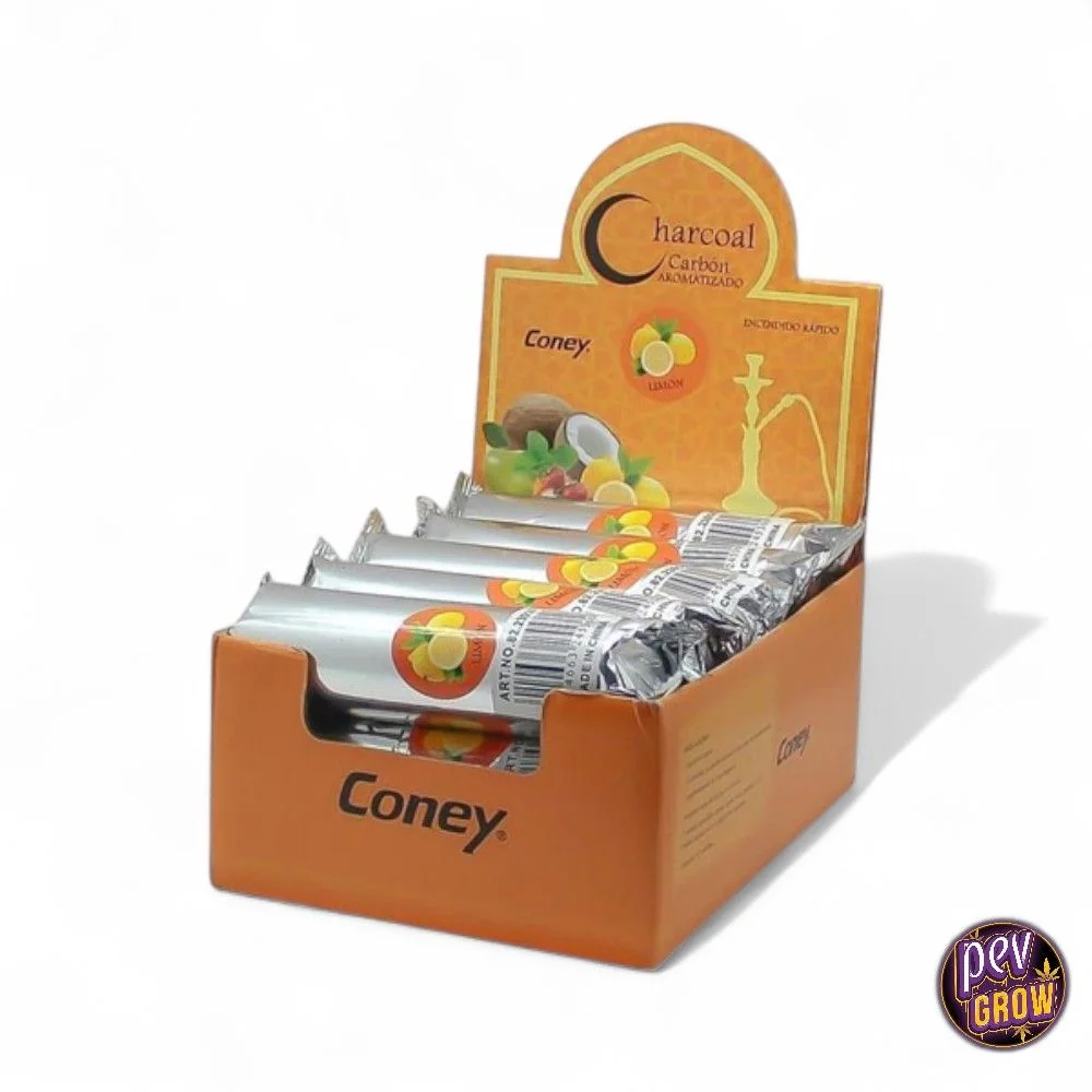 Expositor naranja Coney con varios rollos de carbón envueltos en papel plateado y un cartel con limones y la silueta de una cachimba.