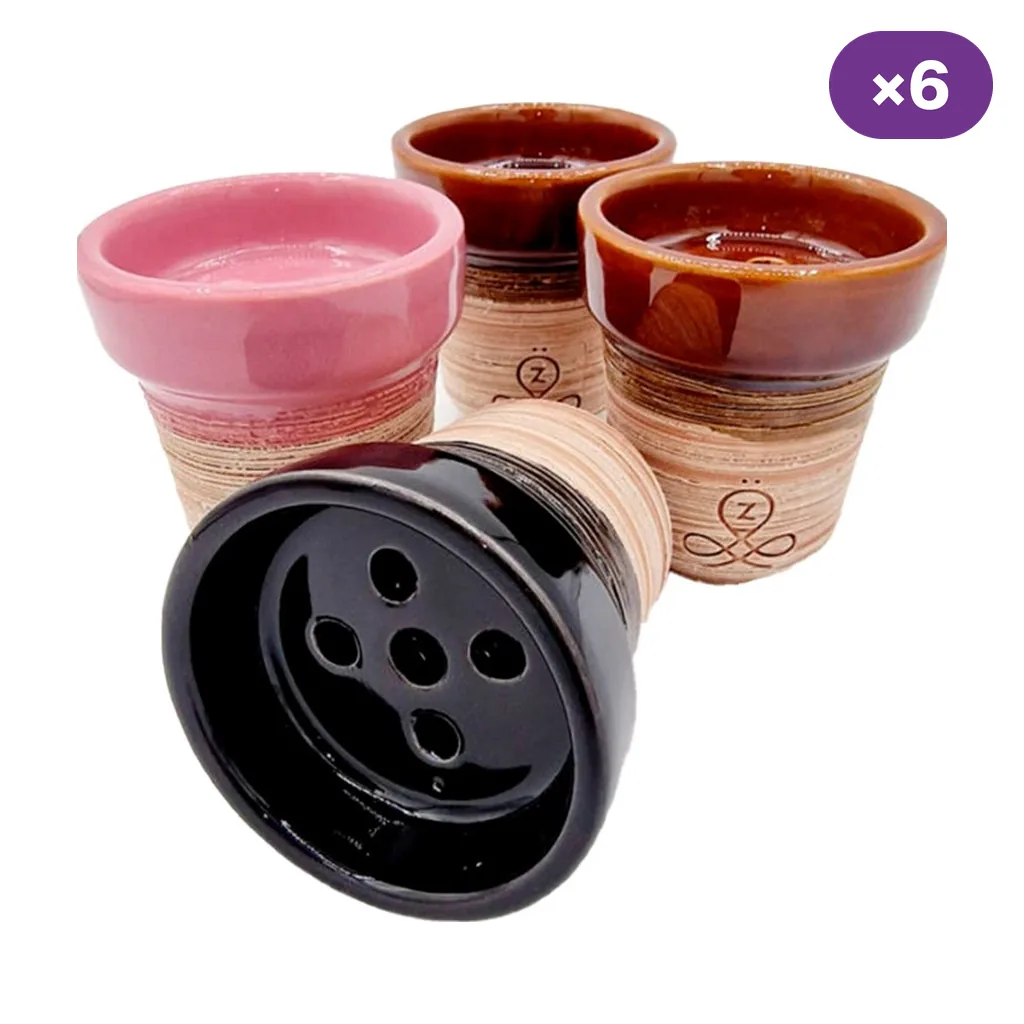 Cazoletas Özgür con acabados rosa, marrón y negro sobre bases beige; una tumbada muestra los orificios interiores. Cazoletas Özgür con acabados rosa, marrón y negro sobre bases beige; una tumbada muestra los orificios interiores.