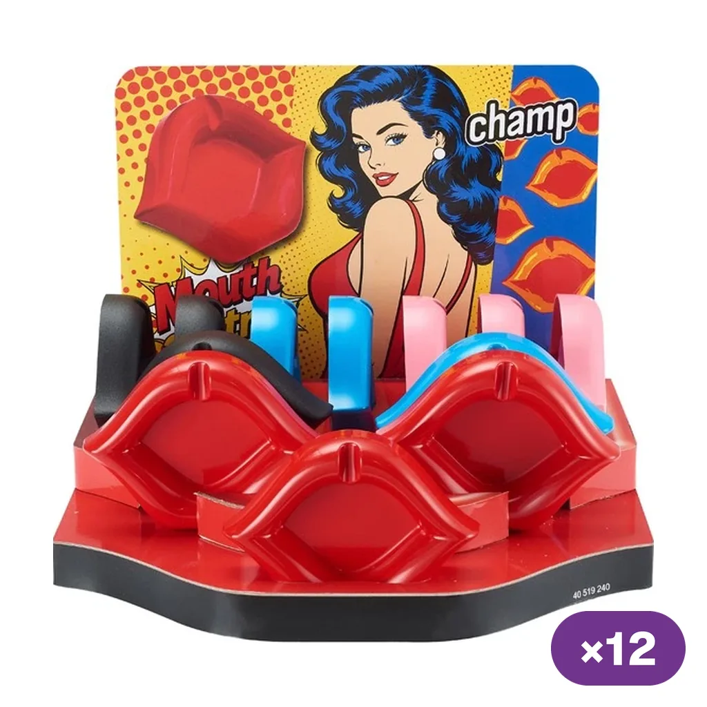 Expositor Champ con ceniceros en forma de labios en rojo, negro, azul y rosa, y cartel ilustrado de estilo pop art.