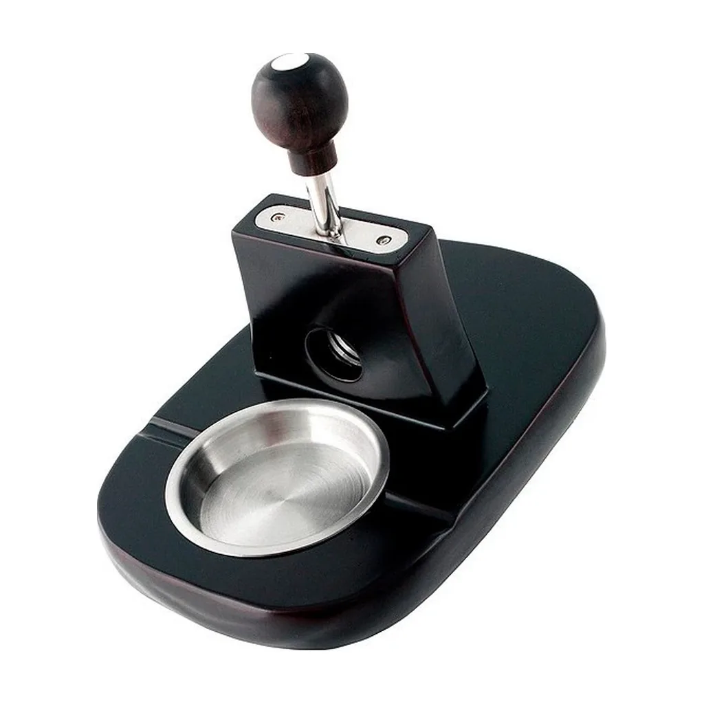 Cenicero de sobremesa negro con recipiente metálico circular y cortapuros integrado con abertura redonda y pomo elevado.