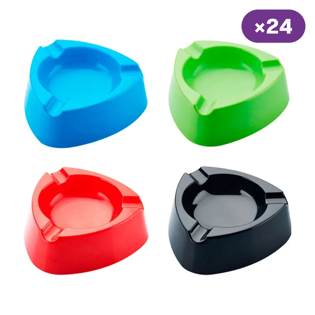 Ceniceros triangulares de bordes redondeados en azul, verde, rojo y negro, con tres muescas cada uno y un distintivo «×24».