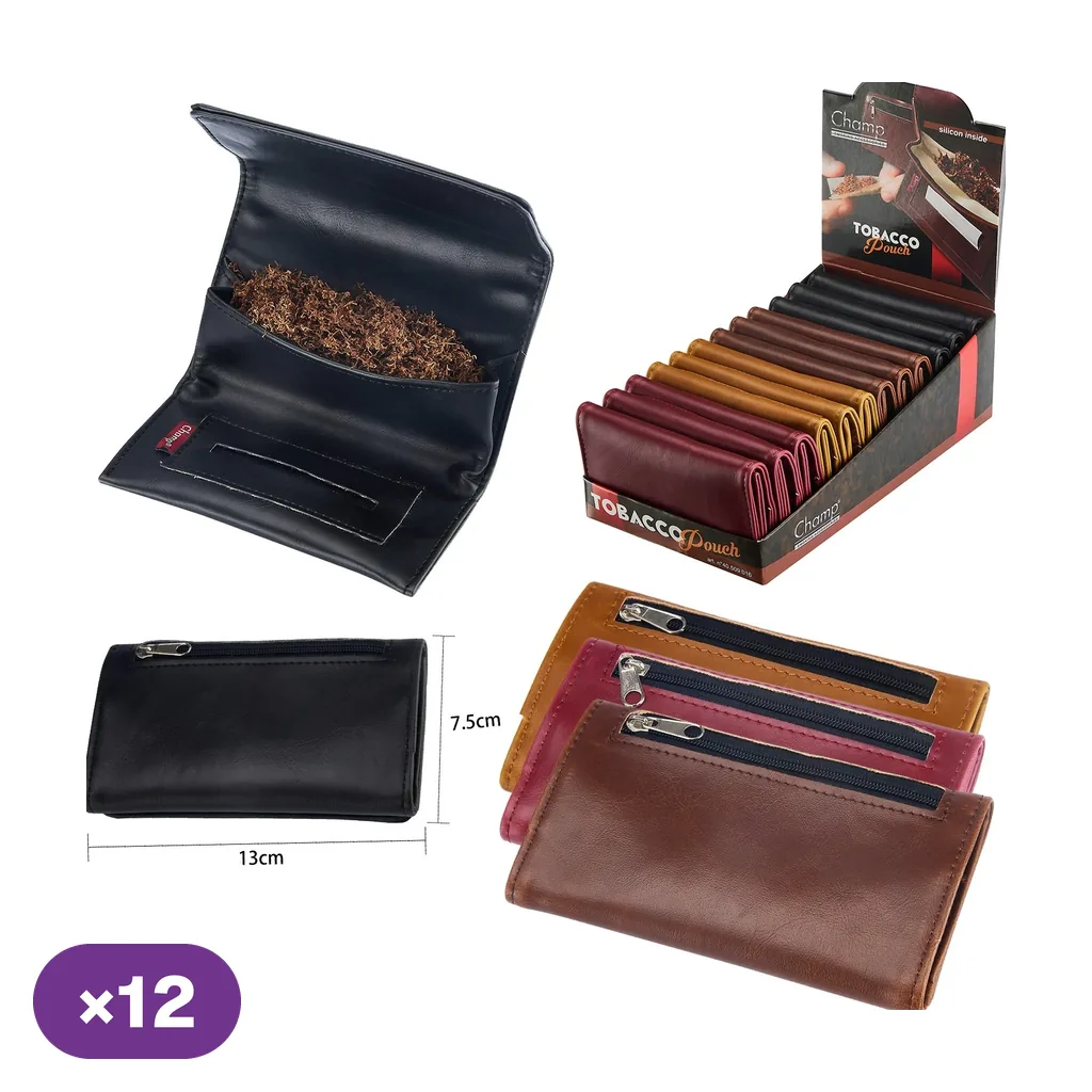 Selección de bolsas Champ para tabaco en negro, marrón y burdeos, con cremalleras; una aparece abierta con picadura y otras en expositor.