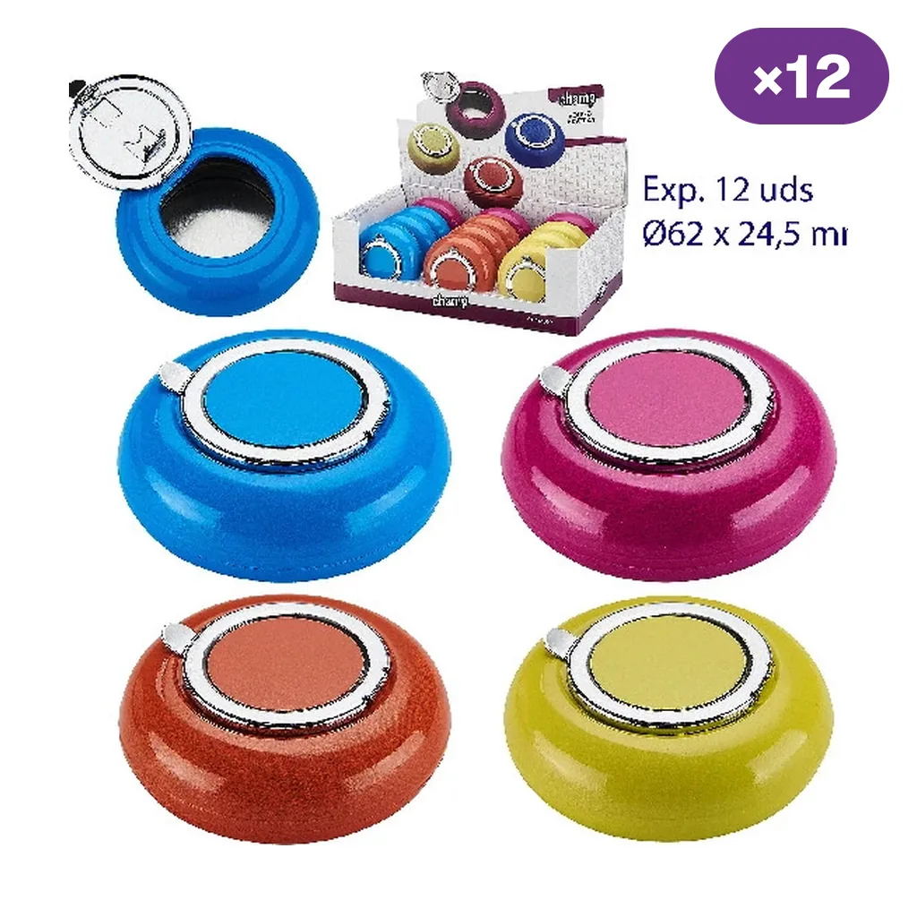 Selección de ceniceros de bolsillo Champ High en azul, rosa, naranja y amarillo, con tapas plateadas; uno abierto y un expositor al fondo.