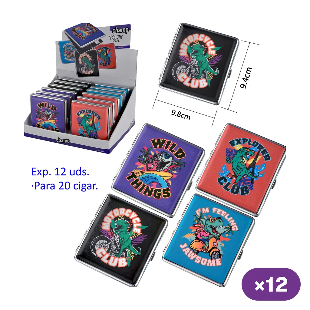 Selección de pitilleras Champ High Dino con bordes plateados y dibujos de dinosaurios sobre fondos negro, morado, rojo y azul, junto a un expositor. Selección de pitilleras Champ High Dino con bordes plateados y dibujos de dinosaurios sobre fondos negro, morado, rojo y azul, junto a un expositor.