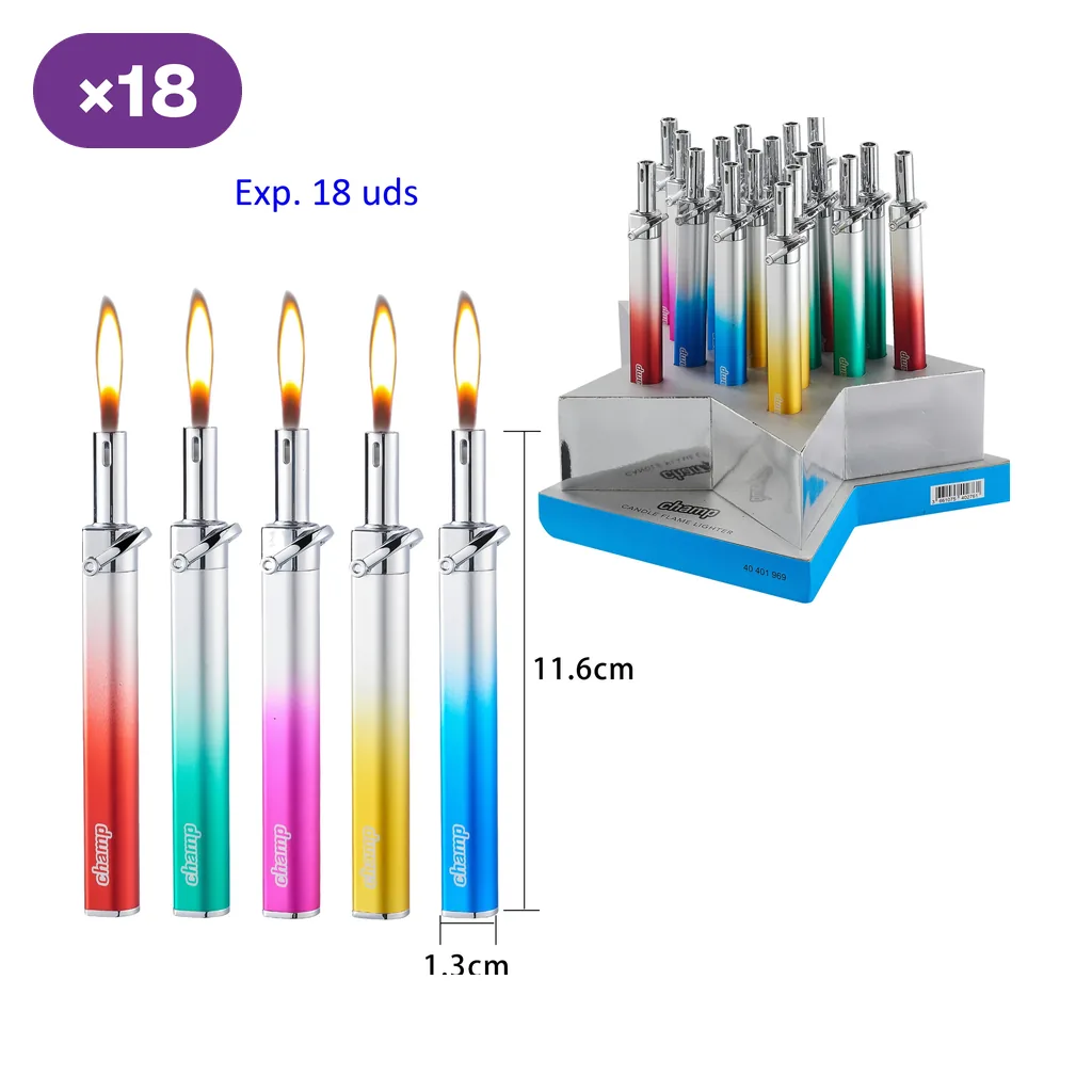Encendedores Champ High Candle con cuerpo alargado en varios colores degradados, mostrados encendidos junto a su expositor.