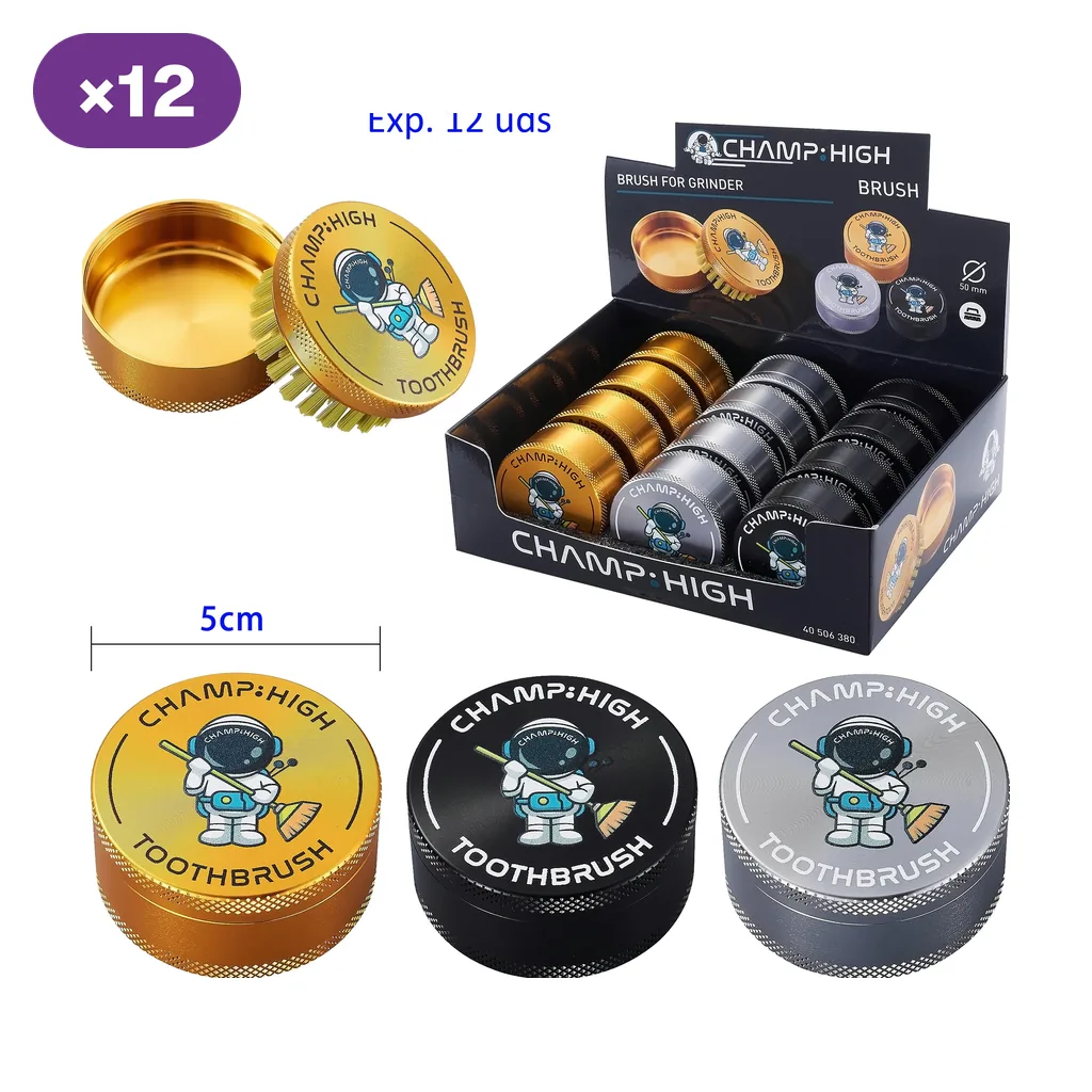 Cepillos limpiadores para grinders Champ High en dorado, negro y plateado, con diseño de astronauta, vista abierta y expositor con varias unidades.