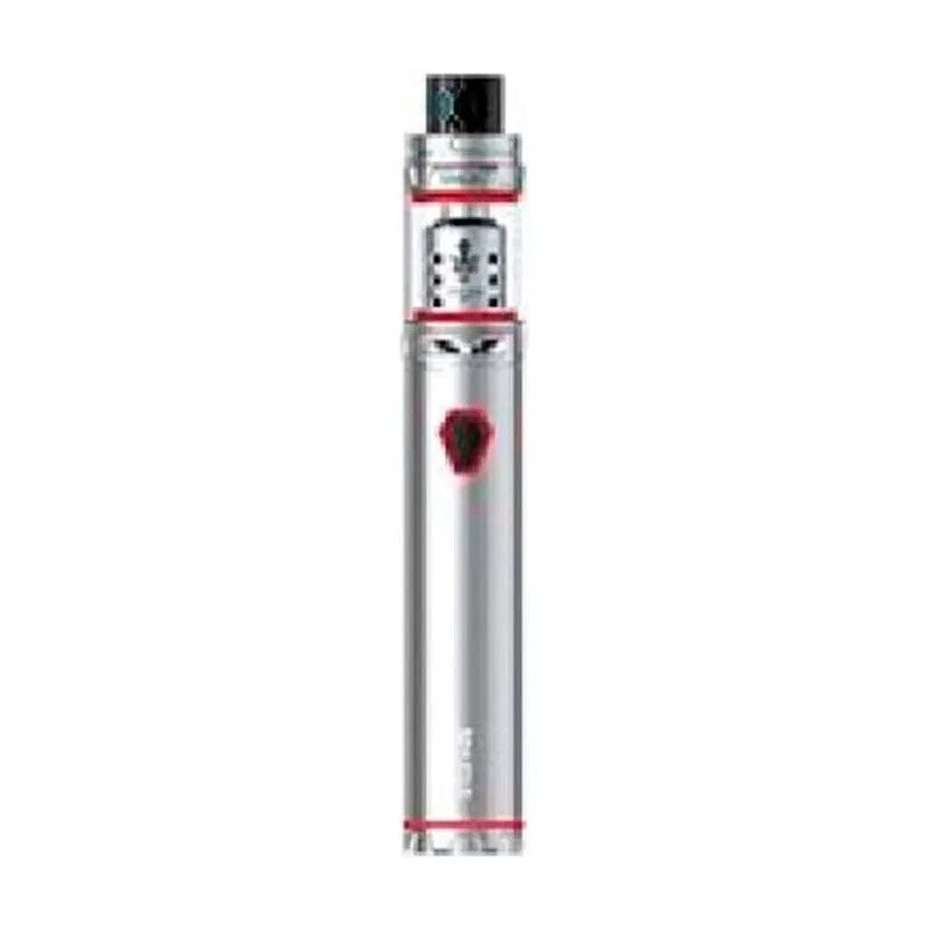 Cigarrillo electrónico Smok P25 plateado en posición vertical, con depósito transparente, boquilla negra y detalles rojos sobre fondo blanco.