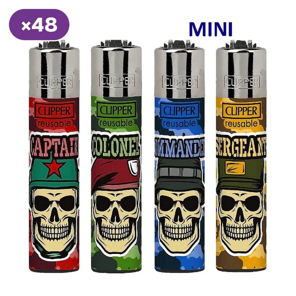 Selección de encendedores Clipper Mini Battle Field con calaveras, distintos gorros militares y fondos de camuflaje de varios colores.