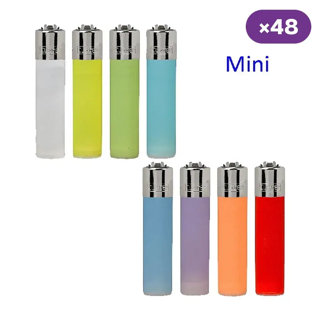 Selección de encendedores Clipper Mini translúcidos en varios colores, con cabezales plateados y rótulo de 48 unidades. Selección de encendedores Clipper Mini translúcidos en varios colores, con cabezales plateados y rótulo de 48 unidades.