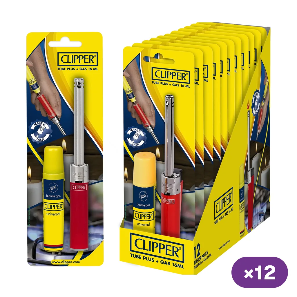 Blíster Clipper con encendedor rojo de tubo largo y recarga de gas de 16 ml, junto a una caja expositora amarilla con varias unidades.