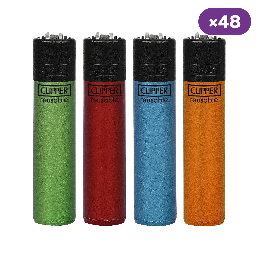 Selección de encendedores Clipper Crystal en verde, rojo, azul y naranja, con cabezal negro y distintivo «×48» sobre fondo blanco.