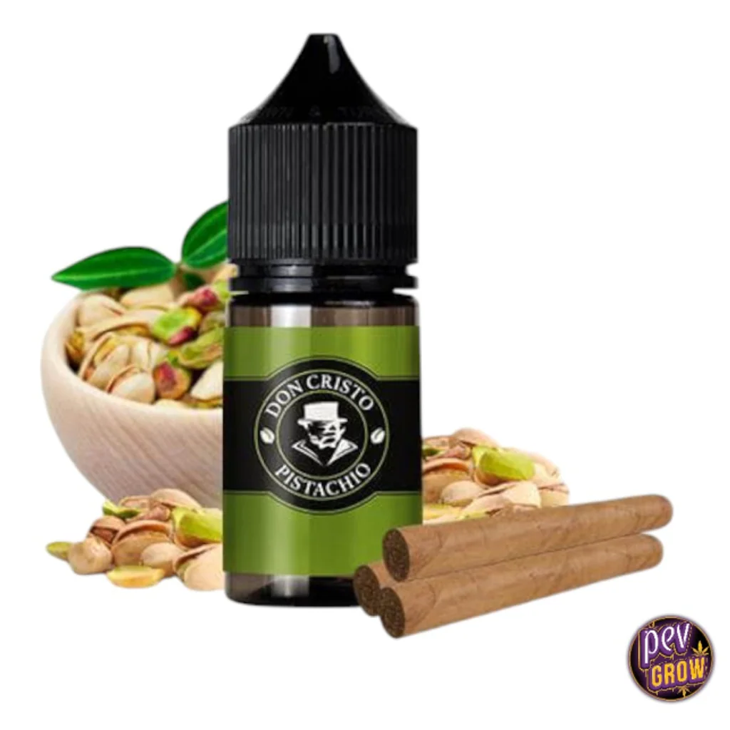Frasco de aroma Don Cristo Pistacho con tapón negro y etiqueta verde, acompañado de pistachos y tres puros sobre fondo blanco.