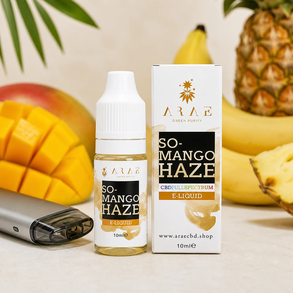 Frasco de ARAE Somango Haze de 10 ml junto a su caja y un vapeador, rodeados de mango, plátano y piña.