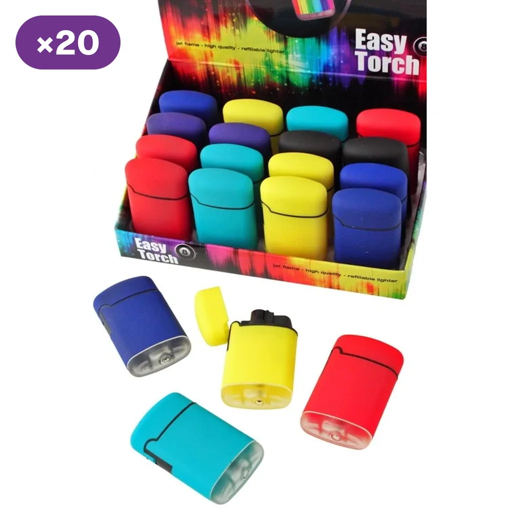 Mecheros Easy Torch de varios colores en expositor y sueltos, con una unidad amarilla abierta que muestra el encendido.