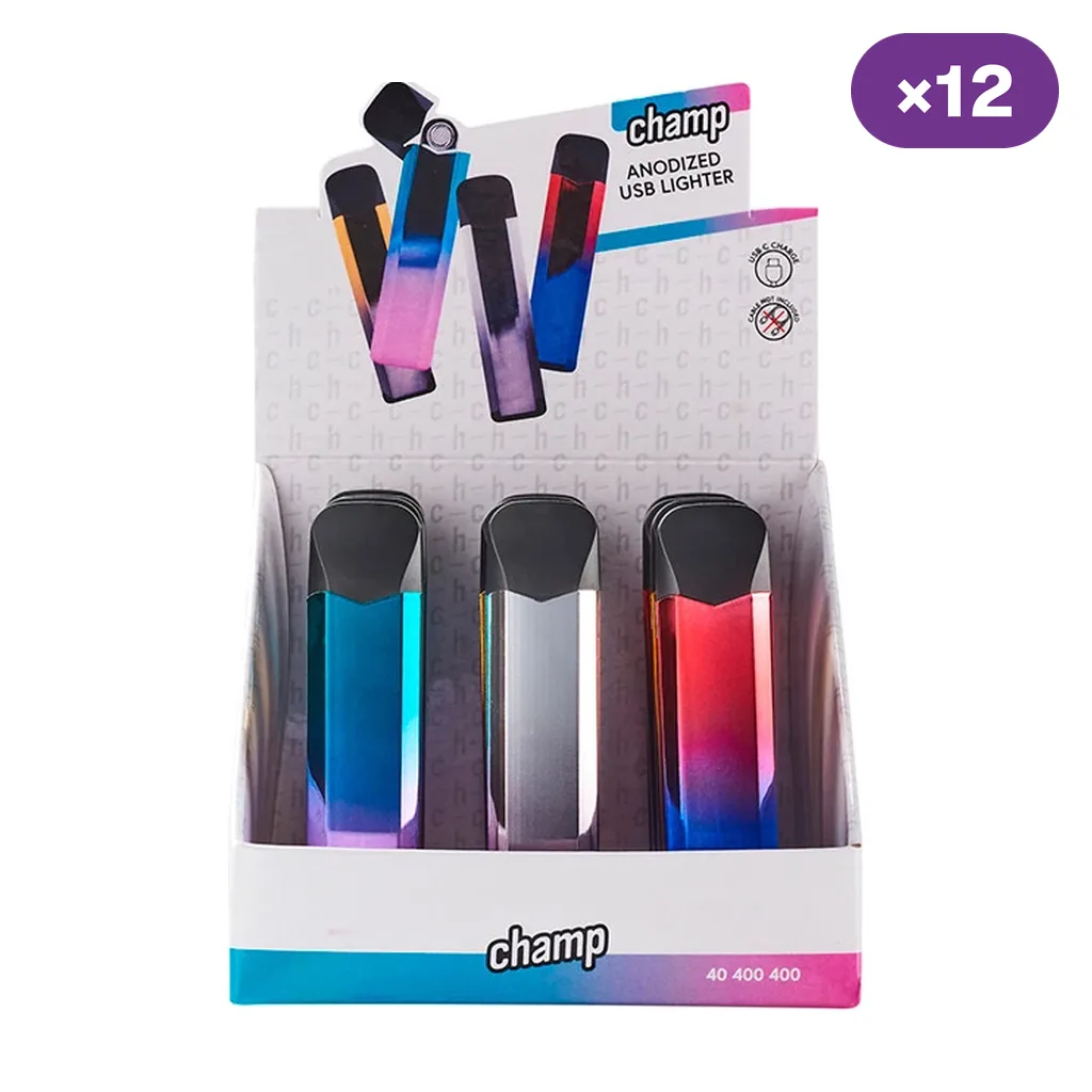 Expositor Champ con varios encendedores USB de cuerpo alargado, acabados de colores degradados y parte superior negra; distintivo ×12. Expositor Champ con varios encendedores USB de cuerpo alargado, acabados de colores degradados y parte superior negra; distintivo ×12.