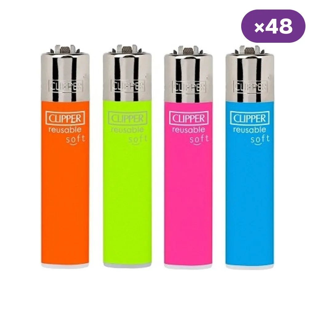 Selección de encendedores Clipper Soft en naranja, verde, rosa y azul fluorescentes, con parte superior plateada e indicación de 48 unidades.