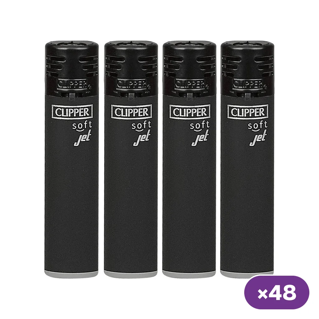 Varias unidades del encendedor negro Clipper Soft Jet alineadas sobre fondo blanco, con distintivo de 48 unidades.
