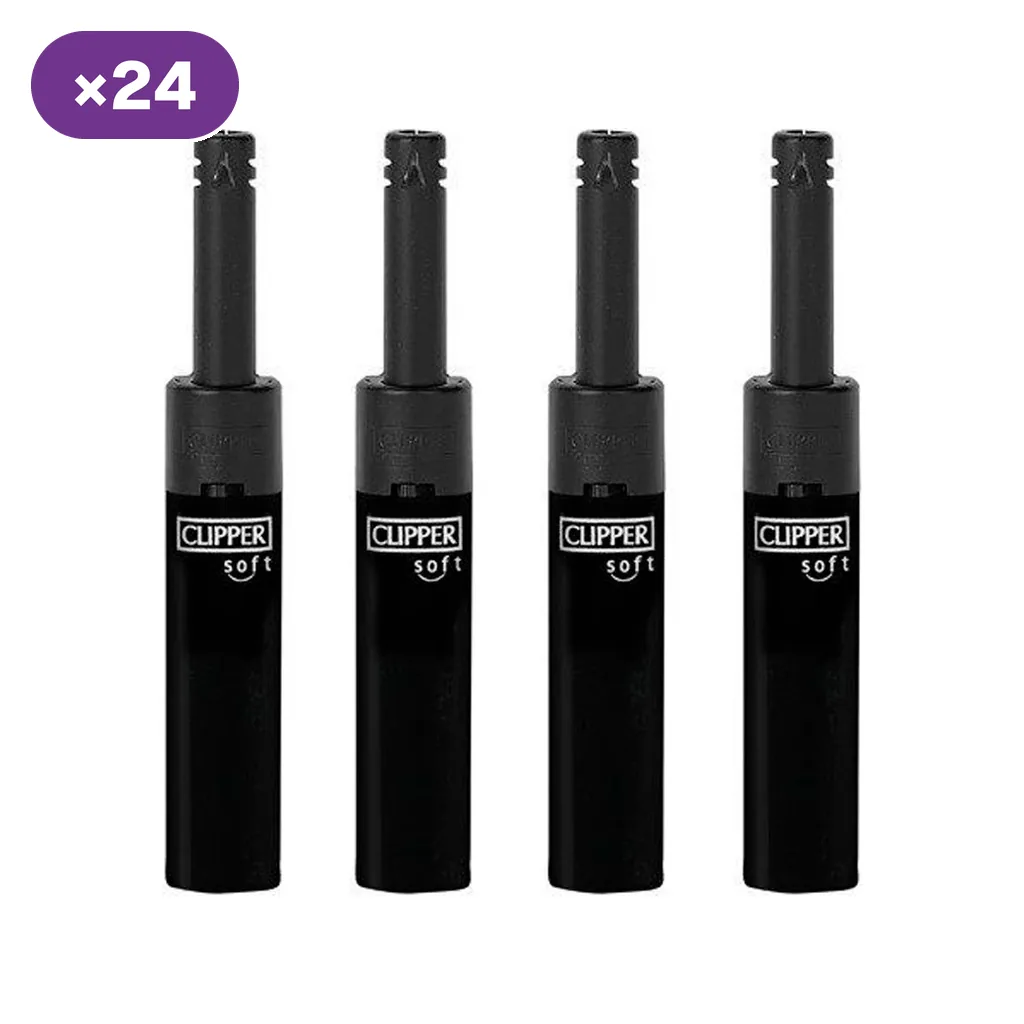 Varios encendedores Clipper Mini Tube Soft All Black negros, con tubo alargado, alineados sobre fondo blanco y distintivo «×24».