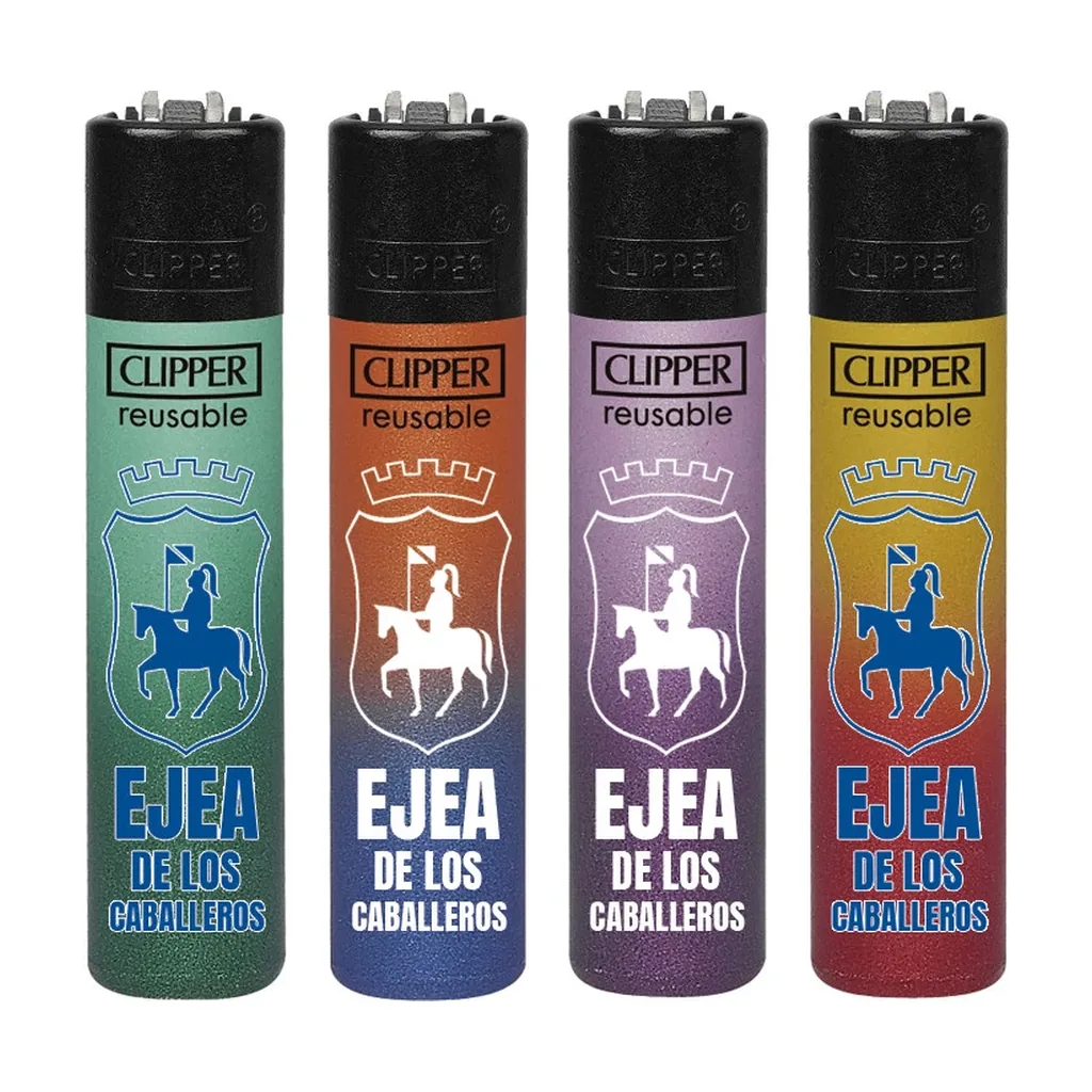 Encendedores Clipper Ejea de los Caballeros en varios colores, con escudo de un jinete a caballo y parte superior negra.