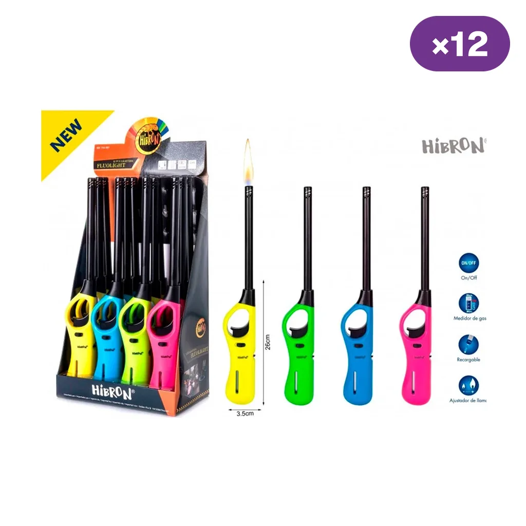 Expositor Hibron y selección de encendedores de cocina con tubo negro y mangos amarillos, verdes, azules y rosas; uno muestra una llama. Expositor Hibron y selección de encendedores de cocina con tubo negro y mangos amarillos, verdes, azules y rosas; uno muestra una llama.