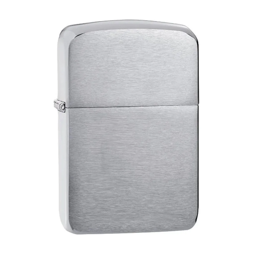 Encendedor Zippo 1941 Replica Brushed Chrome cerrado, con acabado plateado cepillado, esquinas redondeadas y bisagra lateral.