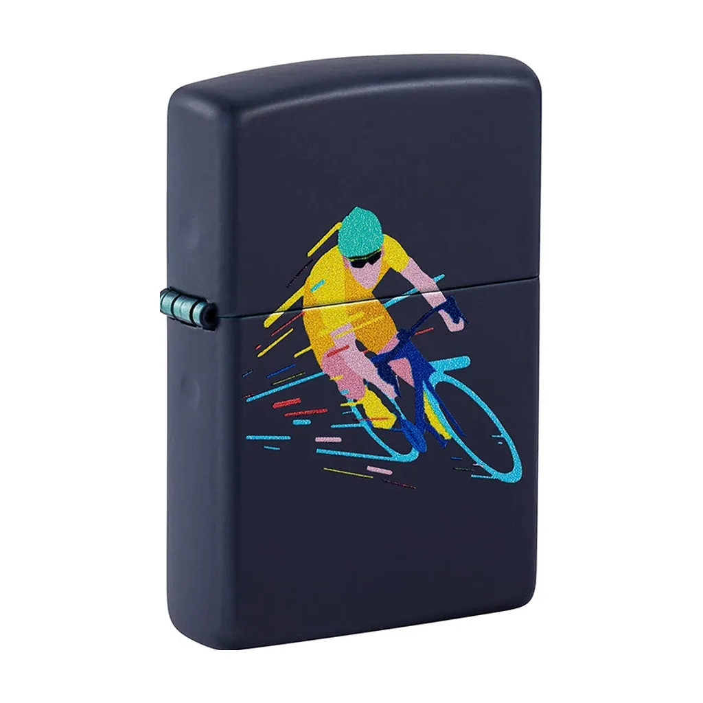 Encendedor Zippo 239 Cyclist Design cerrado, de color oscuro, con un ciclista amarillo y una bicicleta azul turquesa.