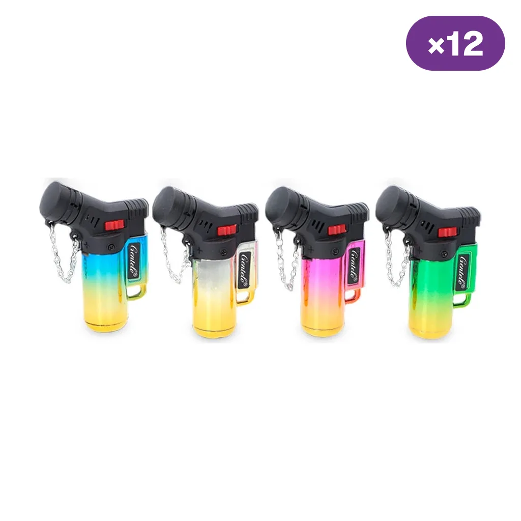 Encendedores turbo Gentelo Rainbow en varios degradados de color, con cabezal negro, botón rojo y tapa sujeta por una cadena.