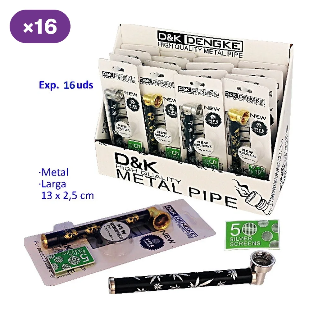 Expositor de pipas de metal con acabados plateados y dorados; delante, una pipa negra con hojas blancas y sobres de rejillas.