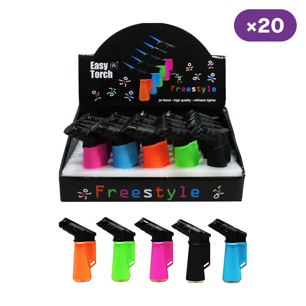 Expositor Easy Torch con encendedores de cabezal negro y cuerpos de varios colores, junto a una selección de modelos sobre fondo blanco.